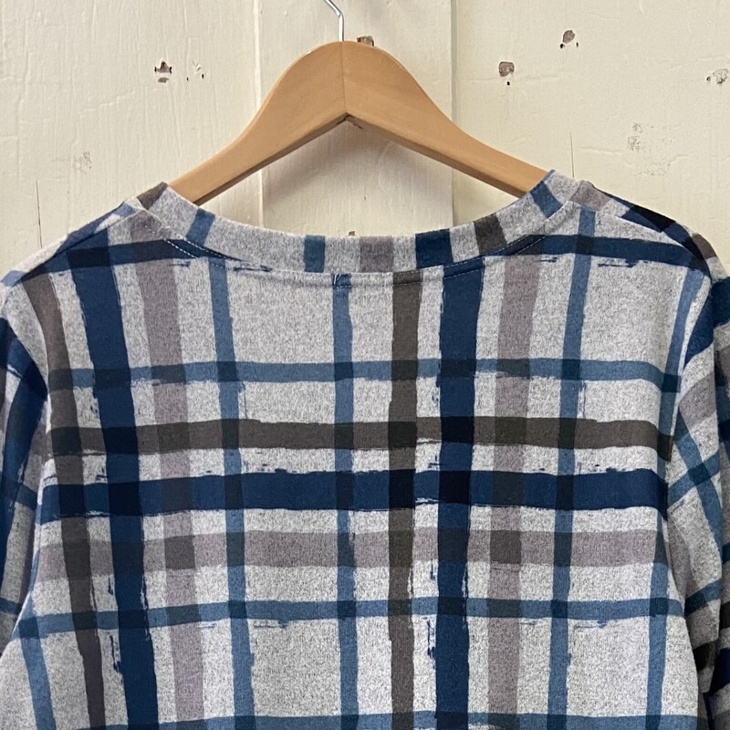 Gry/blu/br Plaid Top<br />
Gry/blu<br />
Size: XL