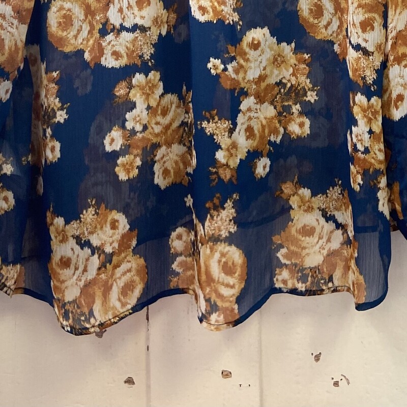 Blu/squash Floral Blouse<br />
Blue/Squash<br />
Size: 1X