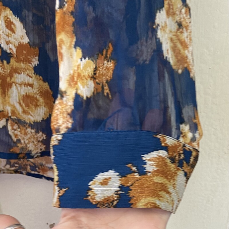 Blu/squash Floral Blouse<br />
Blue/Squash<br />
Size: 1X