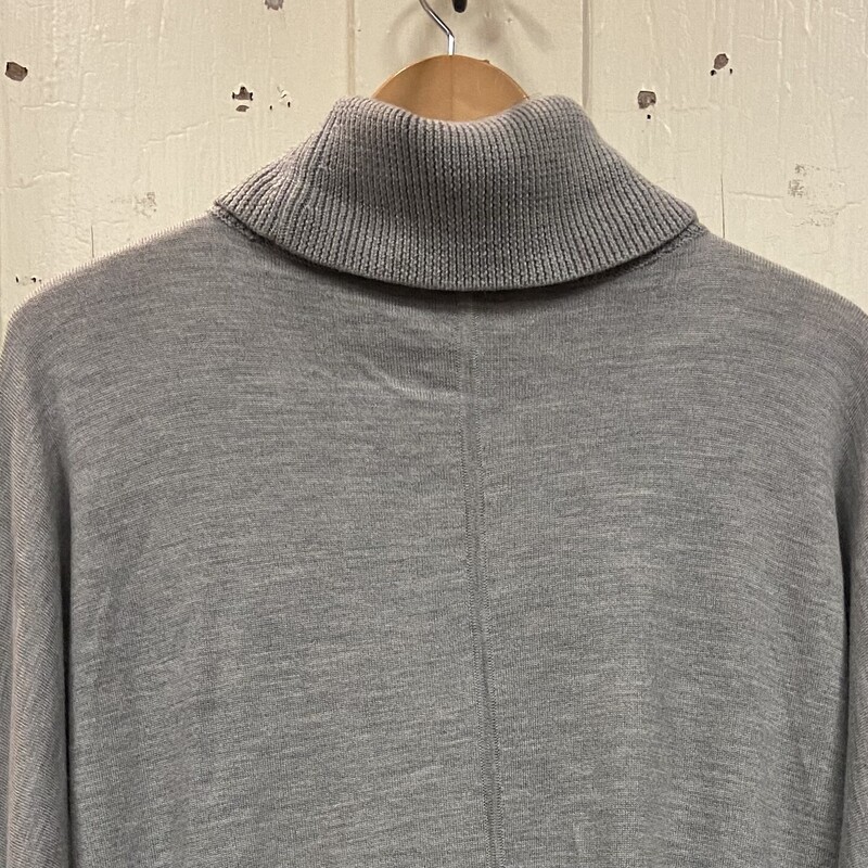 Gry Wool Turtle Sweater<br />
Grey<br />
Size: XL