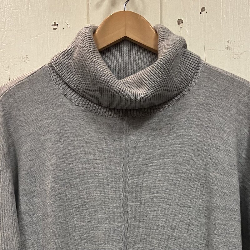 Gry Wool Turtle Sweater<br />
Grey<br />
Size: XL