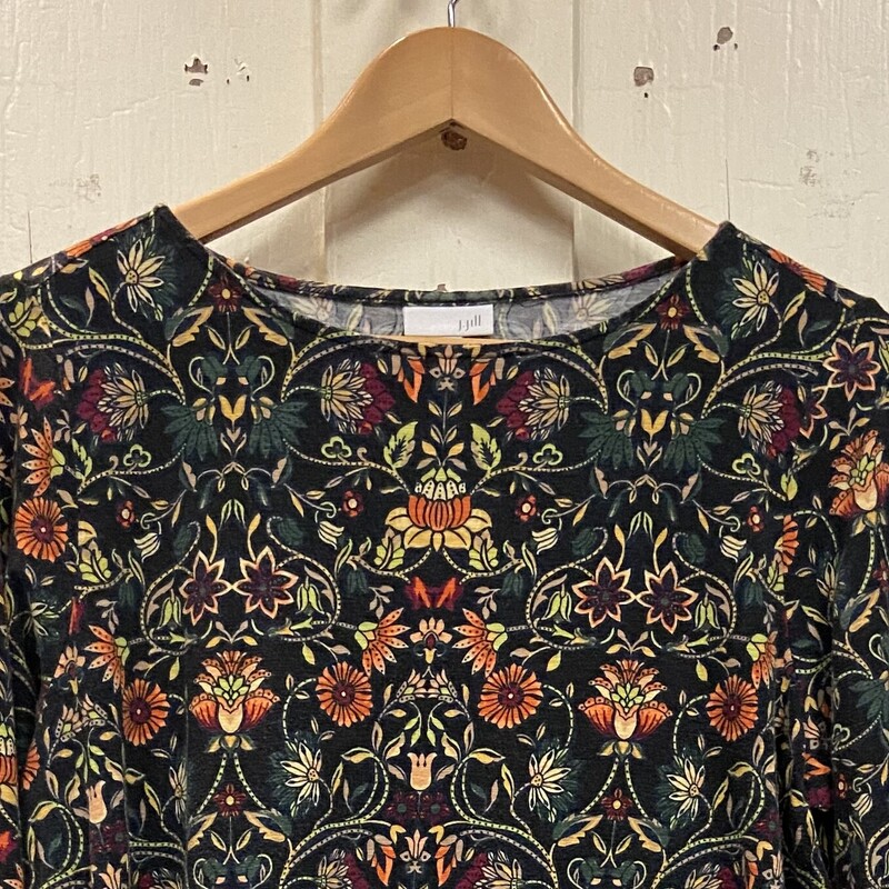 Bk/og/gr Floral Top<br />
Bk/Org/G<br />
Size: Large