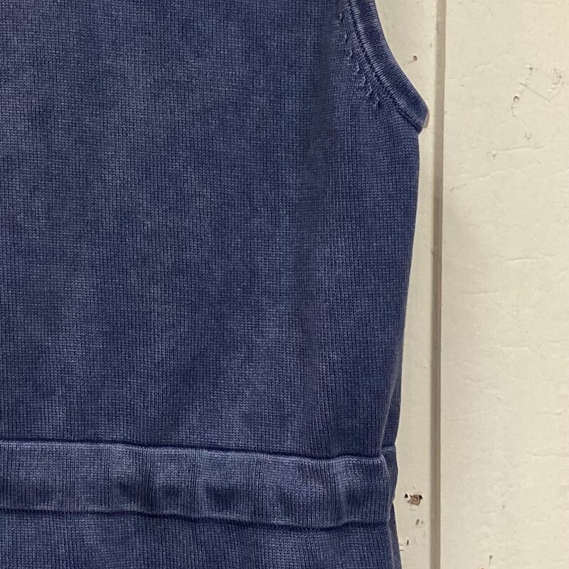 Blue Long Sweater Vest<br />
Blue<br />
Size: XL R $135