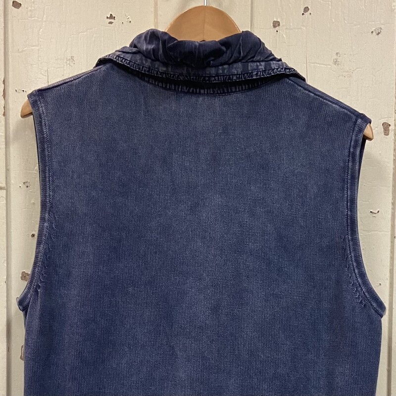 Blue Long Sweater Vest<br />
Blue<br />
Size: XL R $135