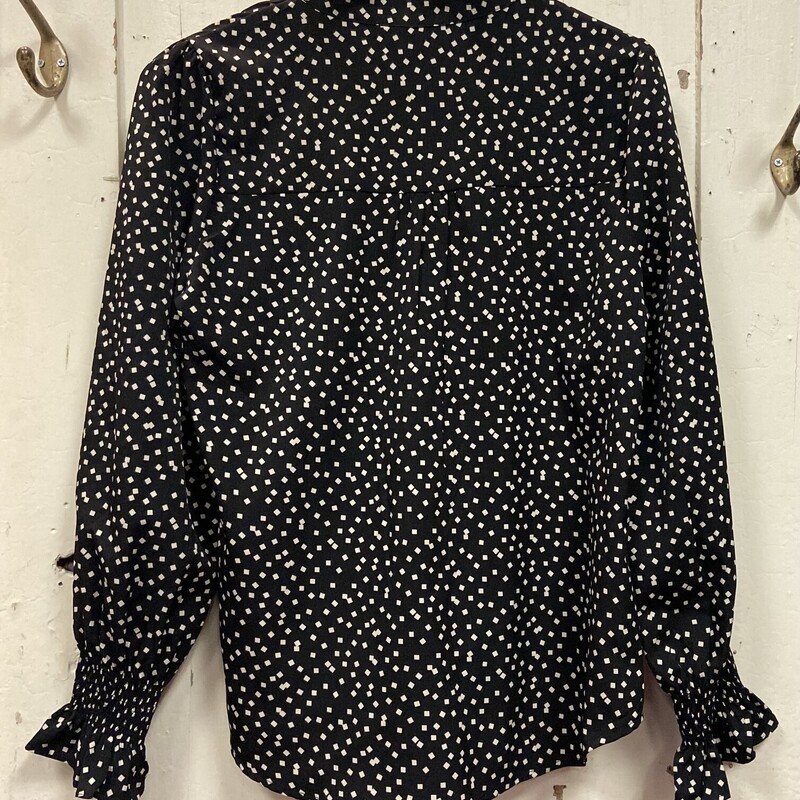 Blk/wt Chck Ruff Blouse<br />
Blk/wht<br />
Size: Medium