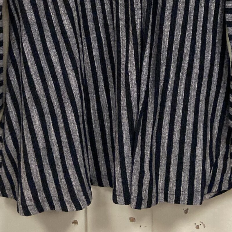 Gry/bk Stripe Cowl Tunic<br />
Gry/blk<br />
Size: Large