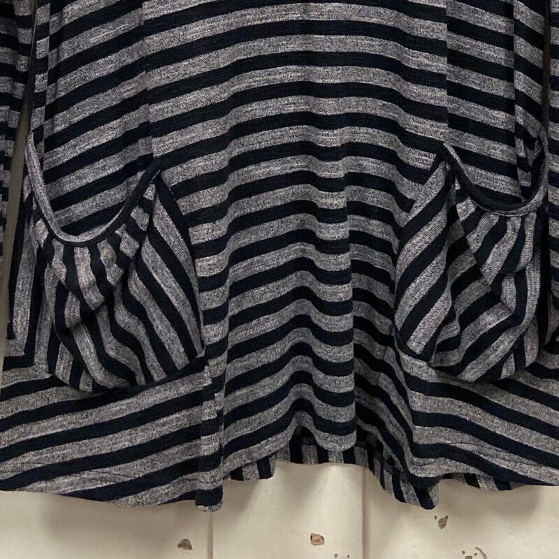 Gry/bk Stripe Cowl Tunic<br />
Gry/blk<br />
Size: Large