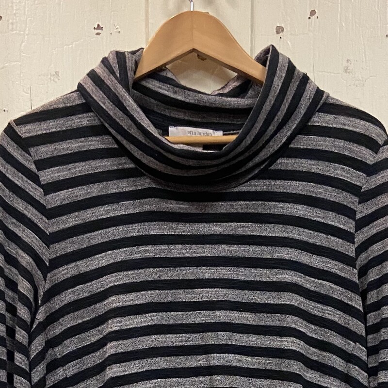 Gry/bk Stripe Cowl Tunic<br />
Gry/blk<br />
Size: Large