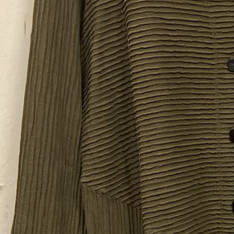 Olive Ribbed Bttn Jacket<br />
Olive<br />
Size: XL