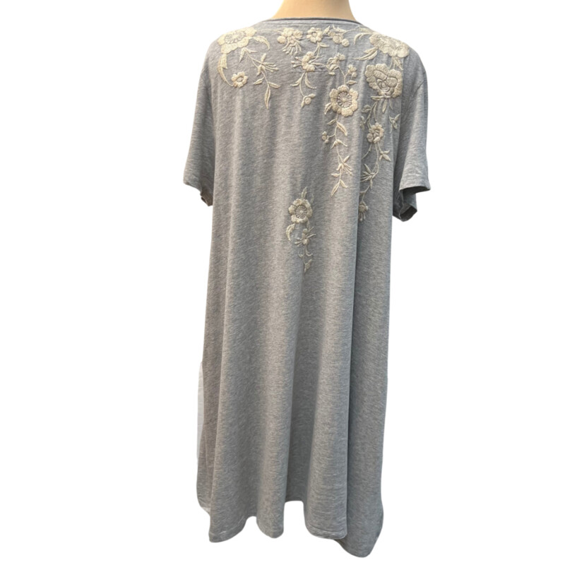 Johnny Was Embroidered Dress
100% Cotton
Color: Gray with Cream Flowers
Size: XLarge