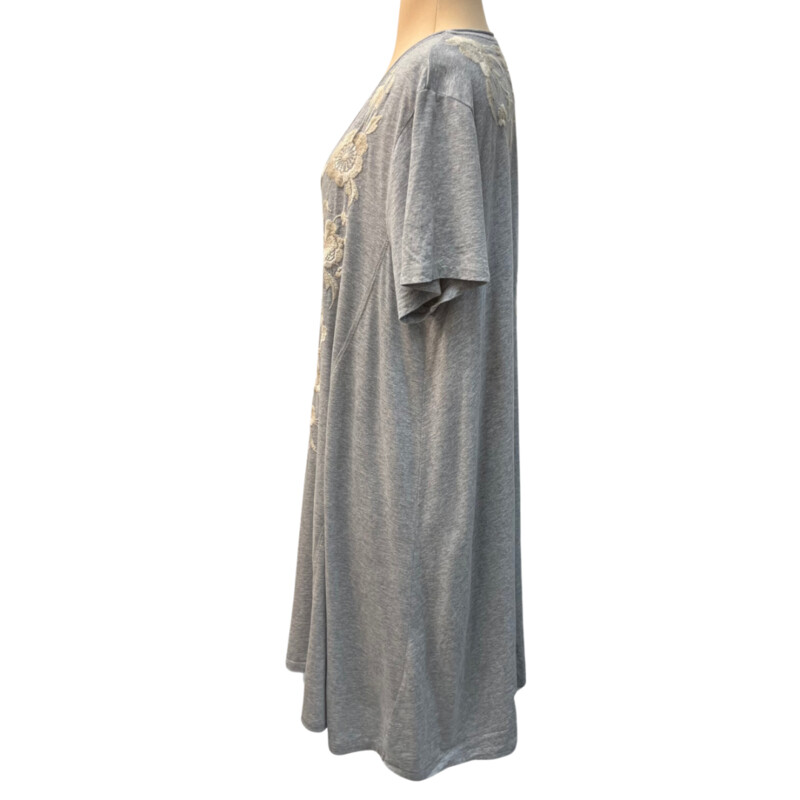 Johnny Was Embroidered Dress<br />
100% Cotton<br />
Color: Gray with Cream Flowers<br />
Size: XLarge