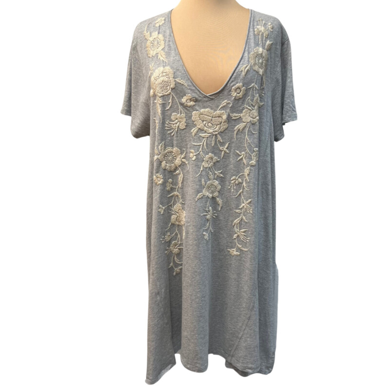 Johnny Was Embroidered Dress<br />
100% Cotton<br />
Color: Gray with Cream Flowers<br />
Size: XLarge