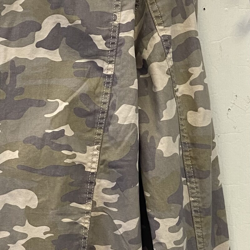 Tan/grn Camo Jacket<br />
Tan/grn<br />
Size: XL