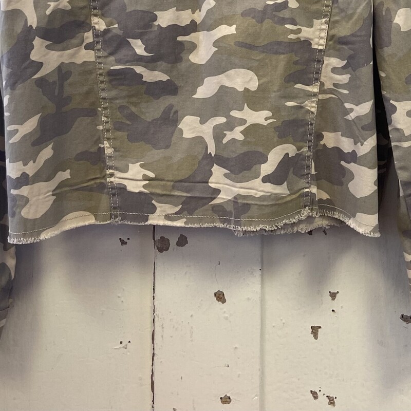 Tan/grn Camo Jacket<br />
Tan/grn<br />
Size: XL