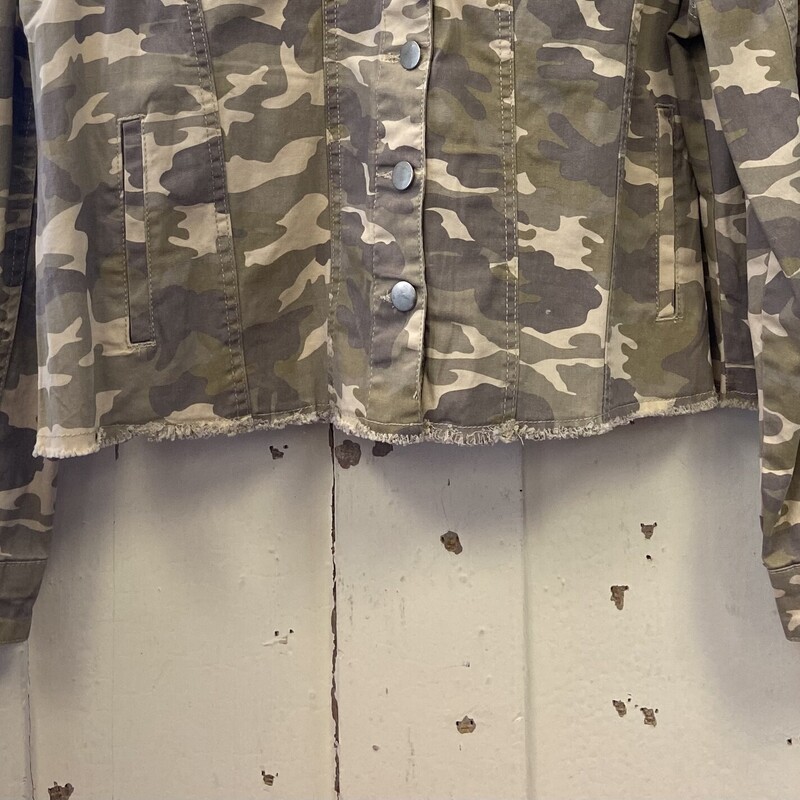 Tan/grn Camo Jacket<br />
Tan/grn<br />
Size: XL