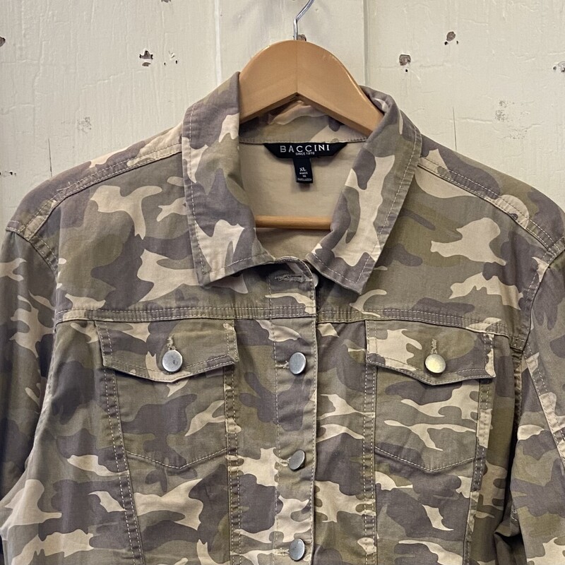 Tan/grn Camo Jacket<br />
Tan/grn<br />
Size: XL