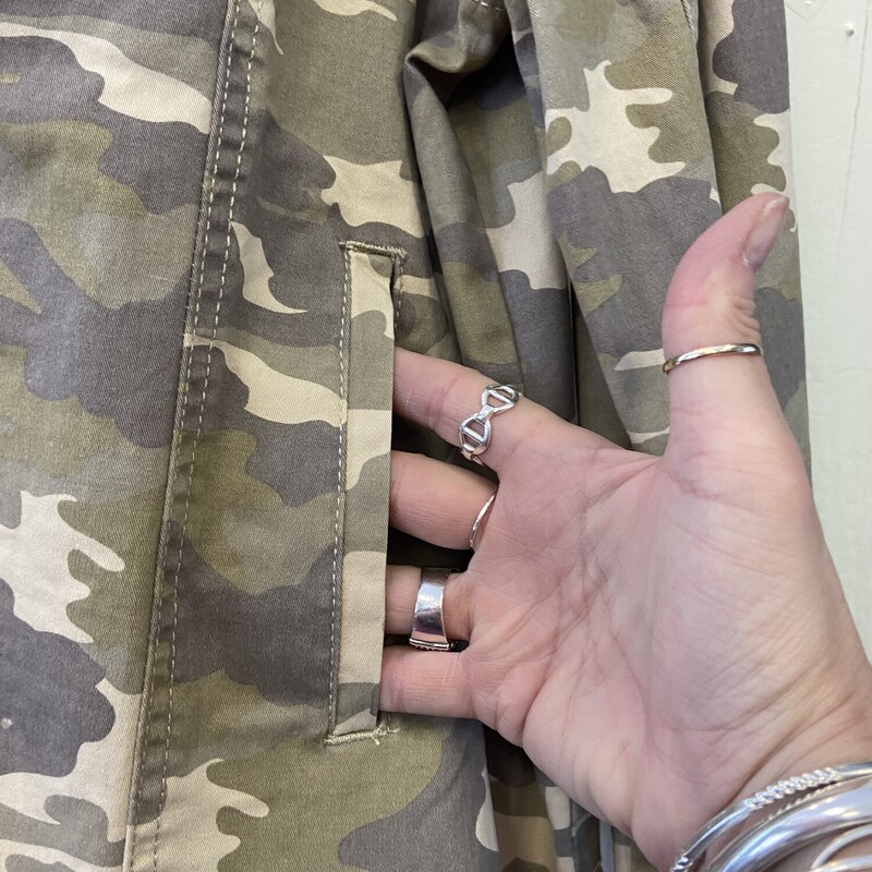 Tan/grn Camo Jacket<br />
Tan/grn<br />
Size: XL