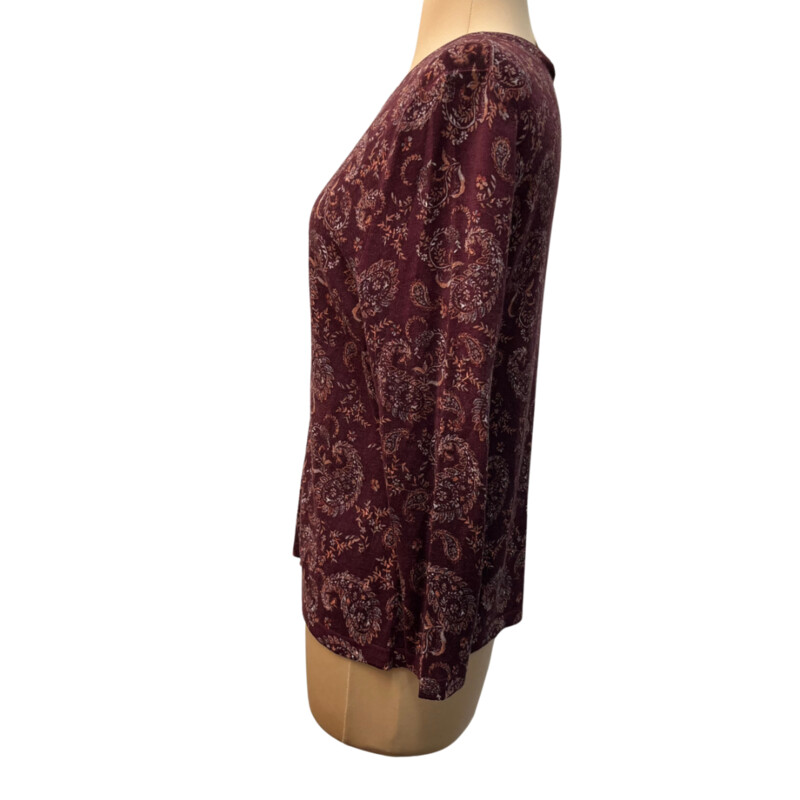 Garnet Hill Cardigan<br />
Paisley Print<br />
100% Merino Wool<br />
Colors: Burgundy, Rust, and Cream<br />
Size: Medium