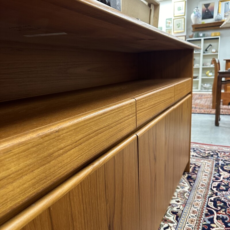 Mid Century Modern Teak Sideboard, Vintage
Size: 75x18x38