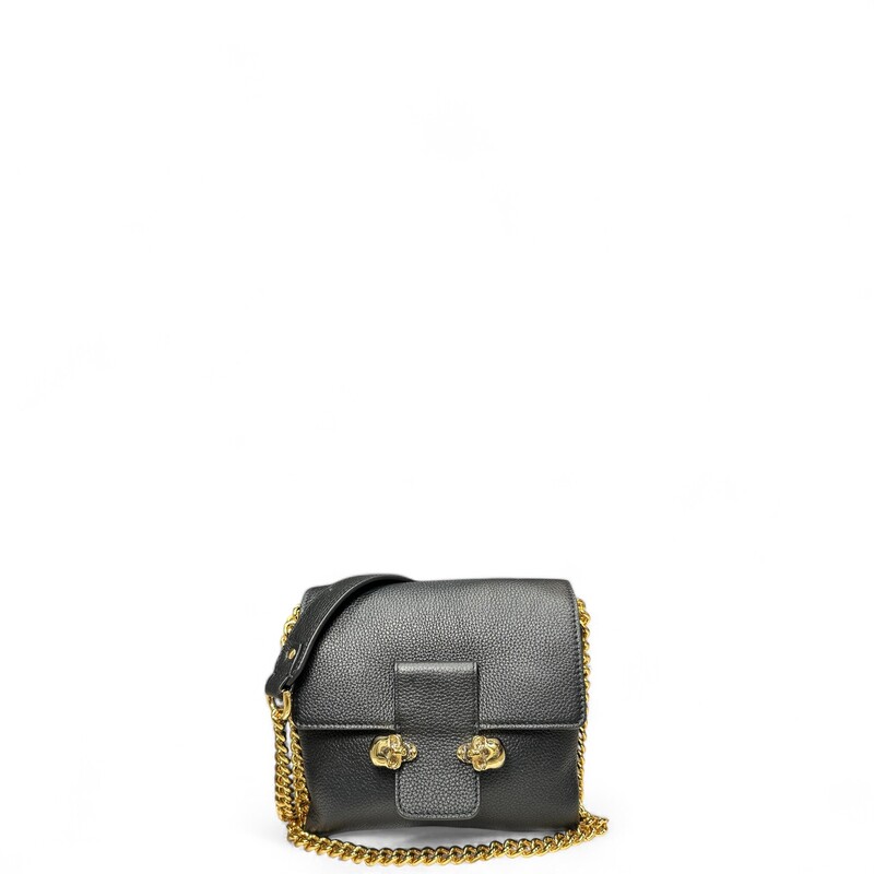 Mcqueen Twin Skull Bag
Size: OS
Gold Chain