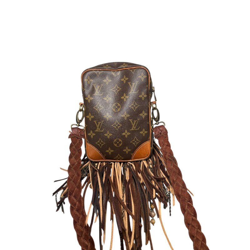 Louis Vuitton Vintage Boho<br />
<br />
This is the Side Kick Vintage Boho Louis Vuitton Handbag.<br />
<br />
Date Code: TH8904