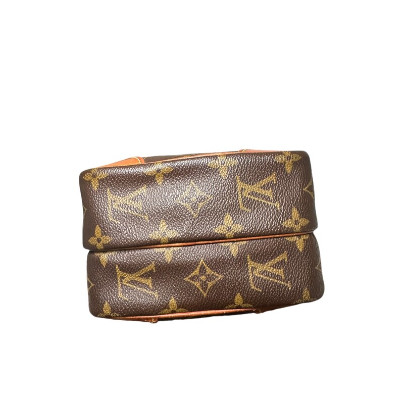 Louis Vuitton Vintage Boho

This is the Side Kick Vintage Boho Louis Vuitton Handbag.

Date Code: TH8904