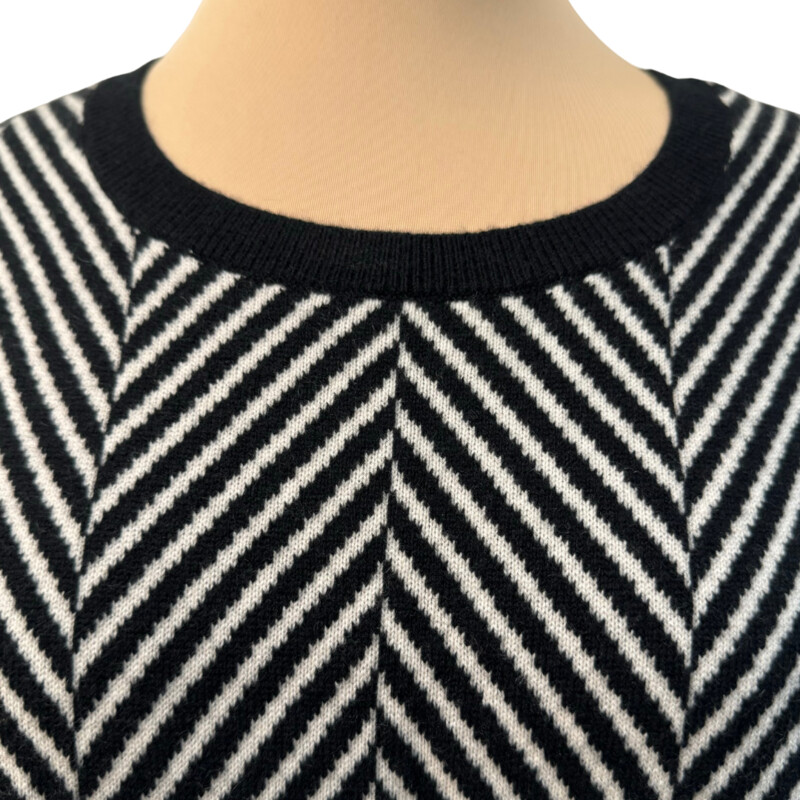 Lands End Cashmere Sweater<br />
Black and White<br />
Size: Large