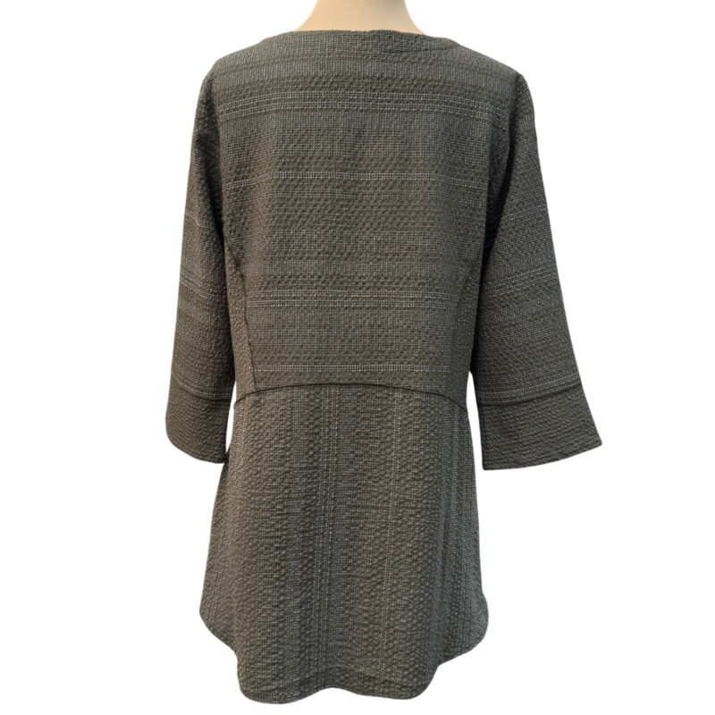 Habitat Stitched Striped Tunic<br />
With Pockets<br />
3/4 Sleeves<br />
Textued Fabric<br />
Olive and White<br />
Size: Medium