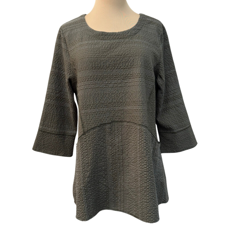 Habitat Stitched Striped Tunic<br />
With Pockets<br />
3/4 Sleeves<br />
Textued Fabric<br />
Olive and White<br />
Size: Medium