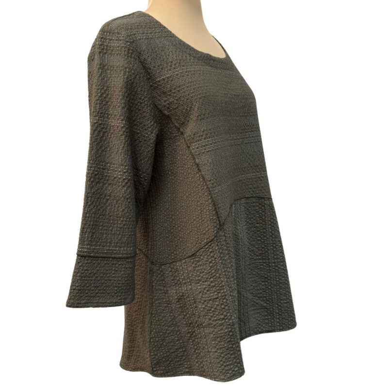 Habitat Stitched Striped Tunic<br />
With Pockets<br />
3/4 Sleeves<br />
Textued Fabric<br />
Olive and White<br />
Size: Medium