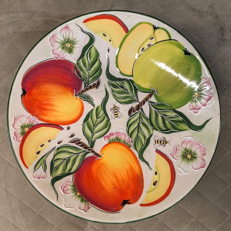 Blue Sky J. McCall Apple Plate
Green Red Yellow White Size: 11.5diameter