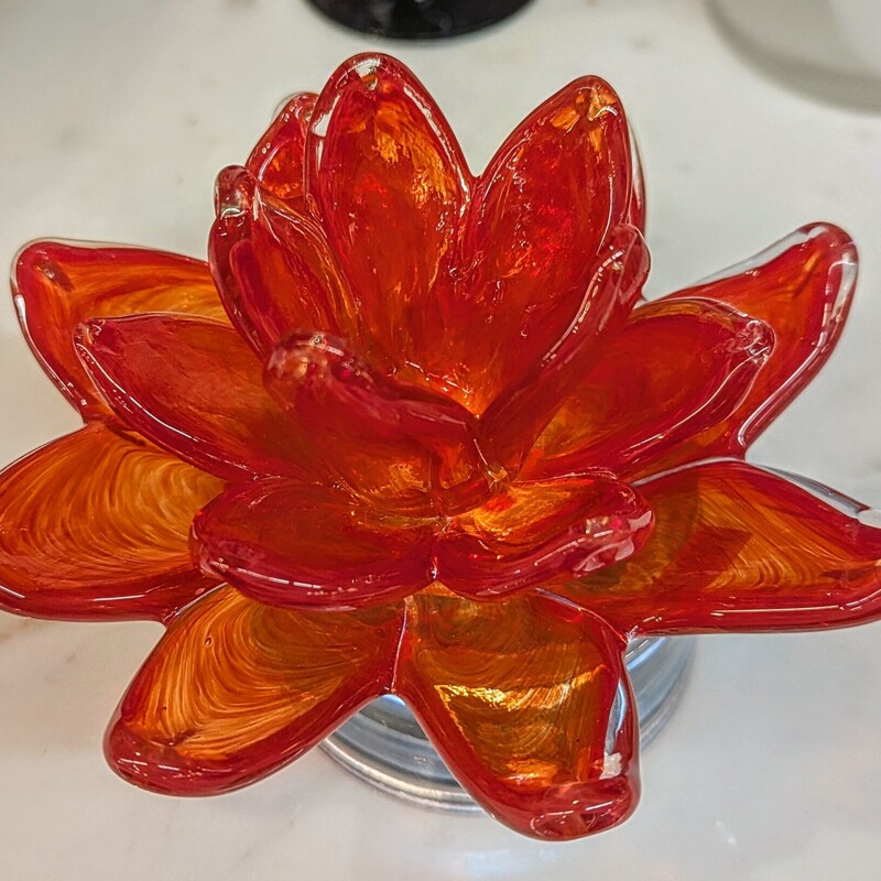 LED Art Glass Flower
Red Clear
Size: 6x4.5H