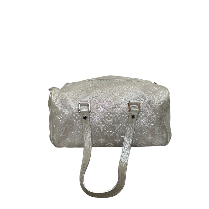 LOUIS VUITTON Monogram Shimmer Comete in Silver. This chic tote is crafted of Louis Vuitton metallic embossed light pink shimmery leather. The bag features leather straps with polished silver links and a decorative frontal silver plate from which is suspended a silver tipped leather tassel. The top zipper opens to a gray fabric interior with a patch pocket.<br />
<br />
Dimensions:<br />
Base length: 12 in<br />
Height: 6.5 in<br />
Width: 8 in<br />
Drop: 9 in<br />
<br />
Exterior: Some Discoloration/ fading,  and edge wear<br />
<br />
Date Code: AR3068