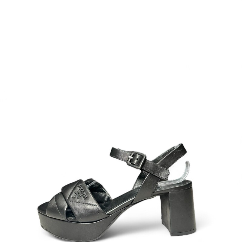 Prada Diagram Platform, Black, Size: 38.5
Prada Quilted nappa leather sandal
Very minor scuff in front right shoe
Scratches shown in photos