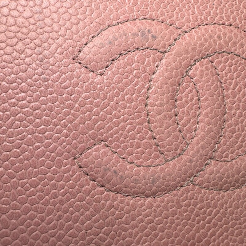 Vintage Chanel Caviar Pink Long wallet<br />
Interior: 6 credit card pockets with 1 flat open pockets behind, 1 coin purse with 1 flat opened pocket behind, and 1 wide bill slot.<br />
Some discolration and water marks inside the interior wallet