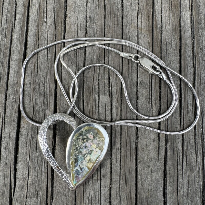 .925 Roman Glass Necklace<br />
Open Heart Design<br />
Made of Ancient Roman Glass<br />
18 inches long