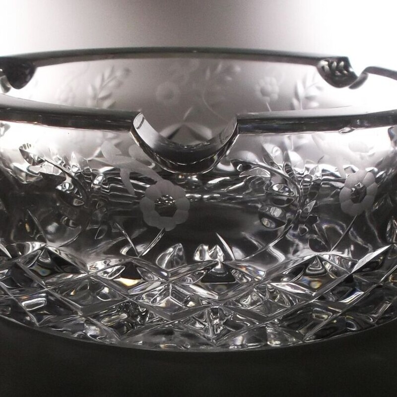 Rogaska Gallia Ashtray
Clear Size: 6 x 2H