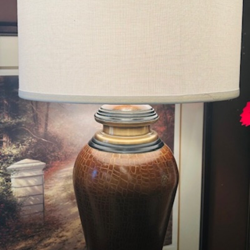 Frederick Cooper Snake Skin Print Table Lamp
As is - small scratch on skin pattern
Brown Gold White
Size: 15.5x27H