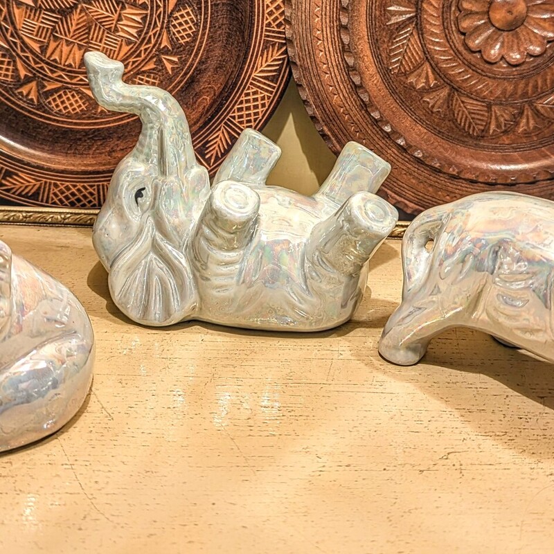 Set of 3 Elephant Opalescent Figurines
Iridescent
Size: 6 x 4.5H