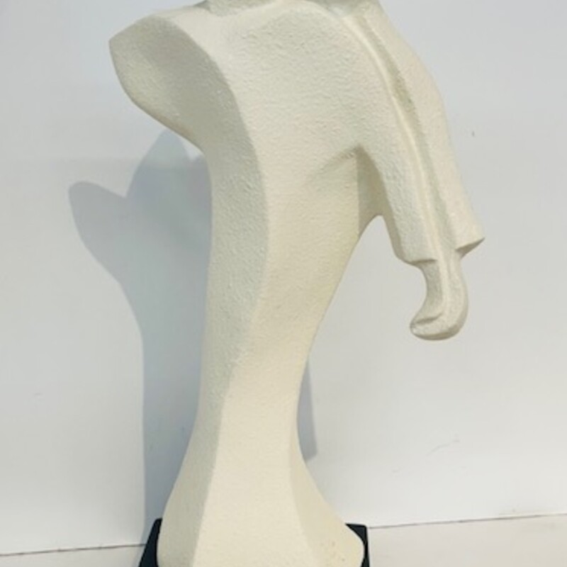 Textured Couple Statue
White Black Size: 8.5 x 16.5H