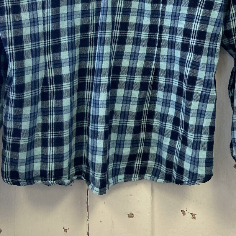 Teal/nvy Flannel Shirt<br />
Teal/nvy<br />
Size: 2X