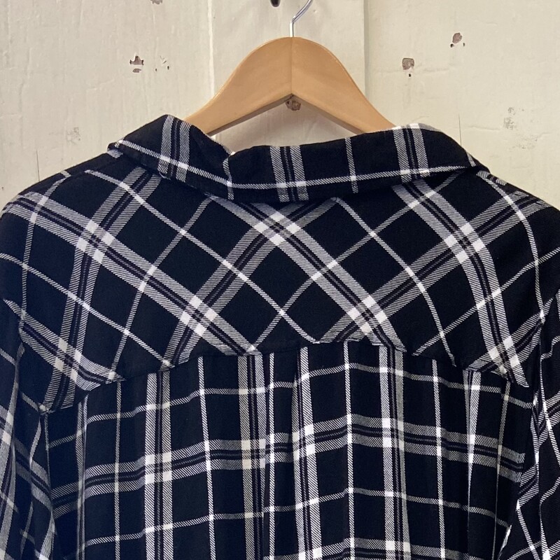 Blk/Wt Flannel Shirt<br />
Blk/Wt<br />
Size: 3X