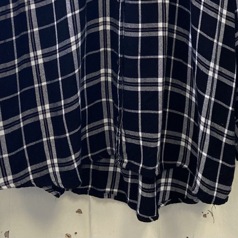 Blk/Wt Flannel Shirt<br />
Blk/Wt<br />
Size: 3X