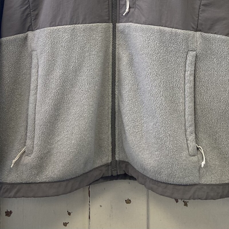 Gry Fleece Zip Jacket<br />
Grey<br />
Size: 2X R $90