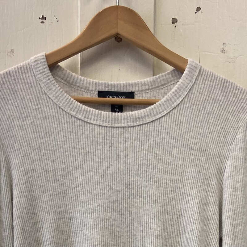 Lt Gry Ribbed Top<br />
Lt Grey<br />
Size: XL