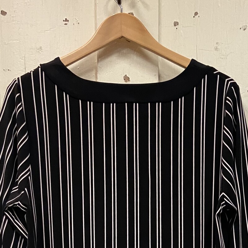 Blk/wht Stripe Top<br />
Blk/wht<br />
Size: Large