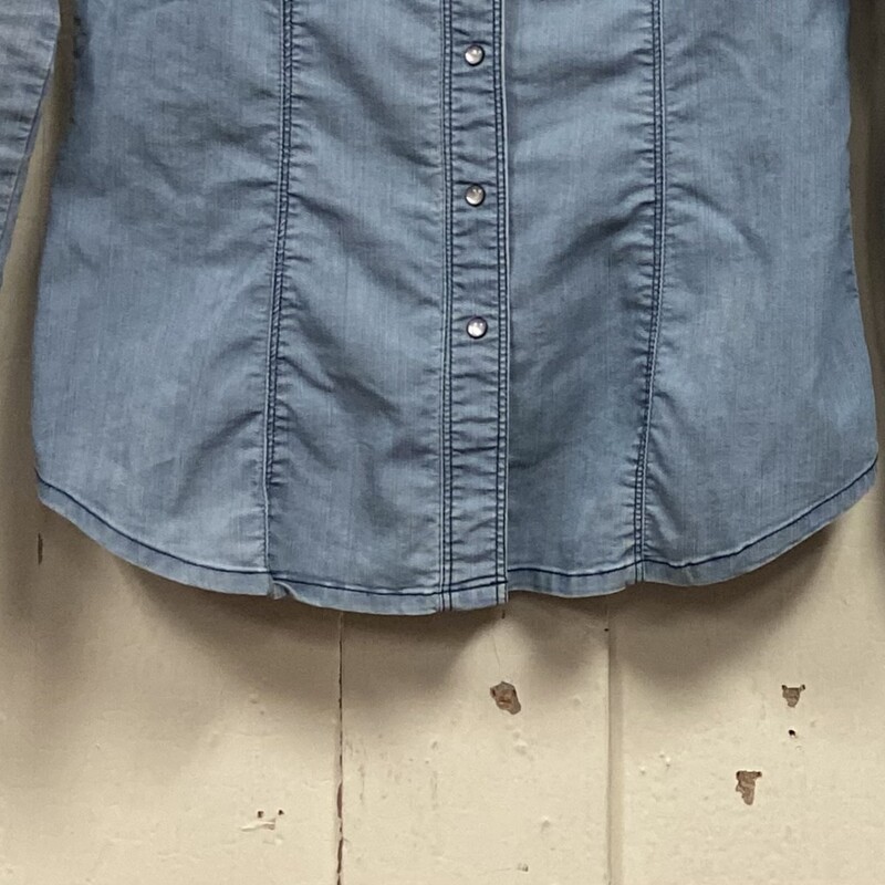 Denim Snap Shirt<br />
Blue<br />
Size: M R $79