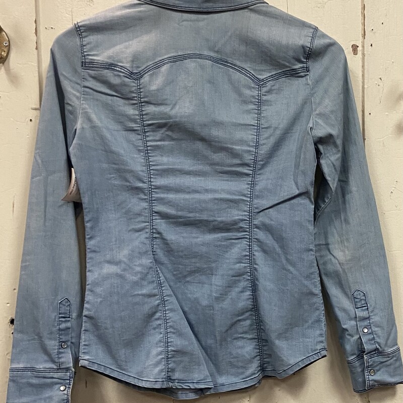 Denim Snap Shirt<br />
Blue<br />
Size: M R $79