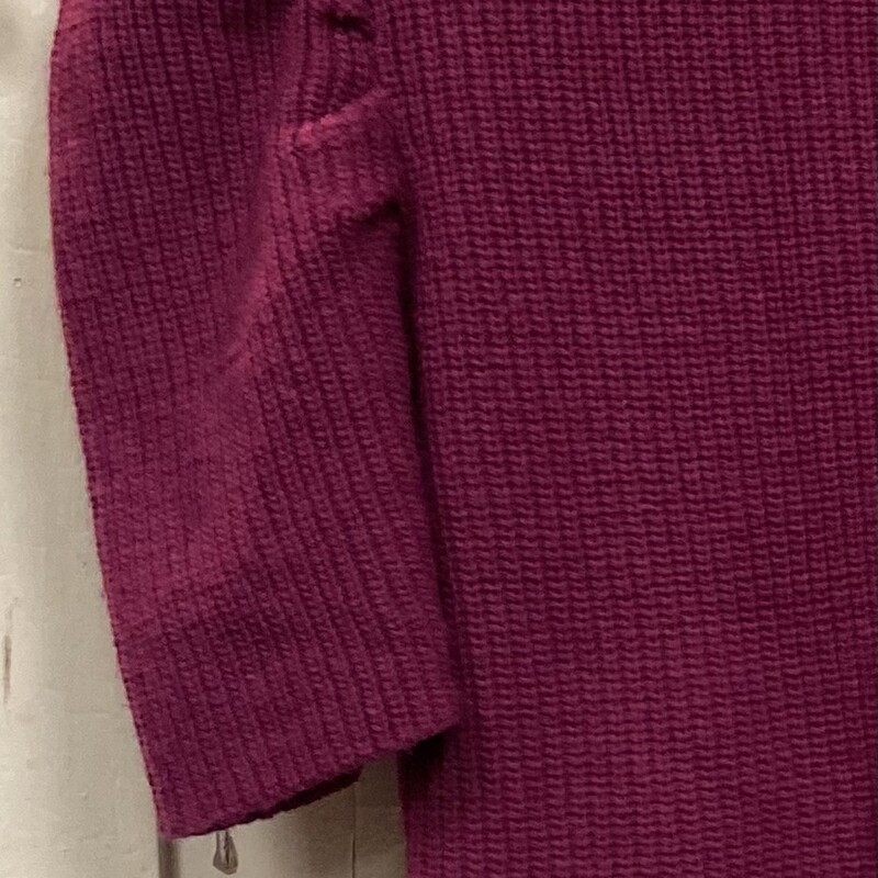 Magenta Pleat SS Swter<br />
Magenta<br />
Size: Mediuim