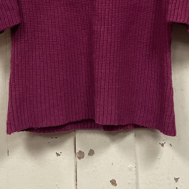 Magenta Pleat SS Swter<br />
Magenta<br />
Size: Mediuim